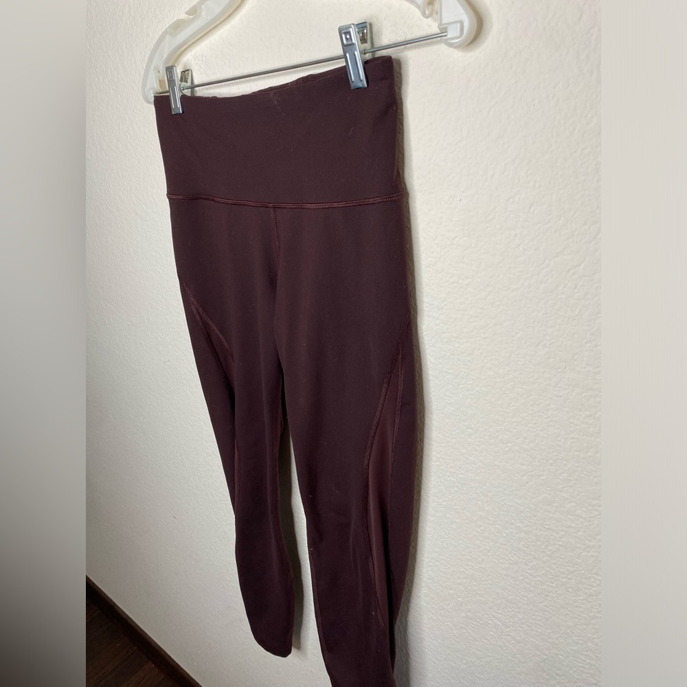 Matching athletic top and leggings - Picture 4 of 15